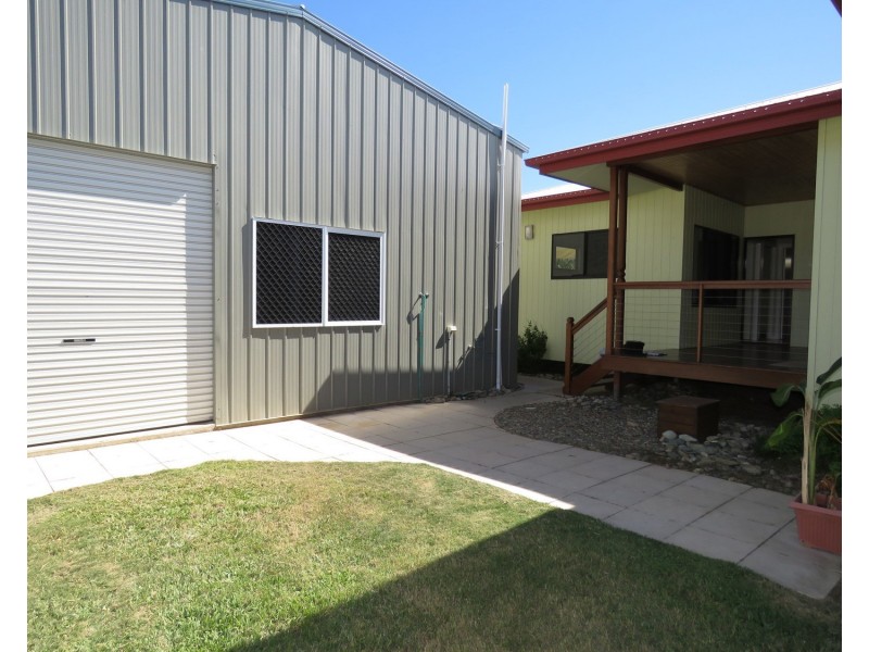 42 Whyte Avenue, Brisk Bay QLD 4805