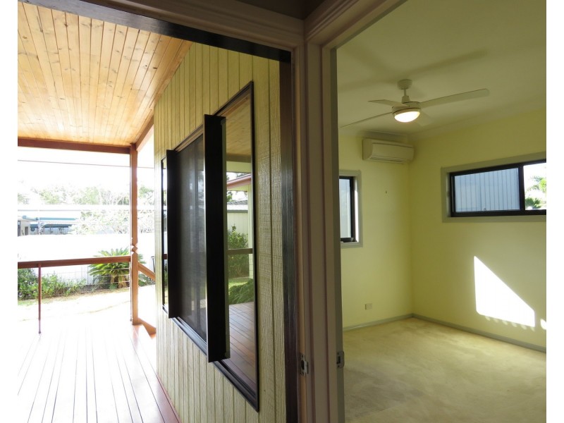 42 Whyte Avenue, Brisk Bay QLD 4805