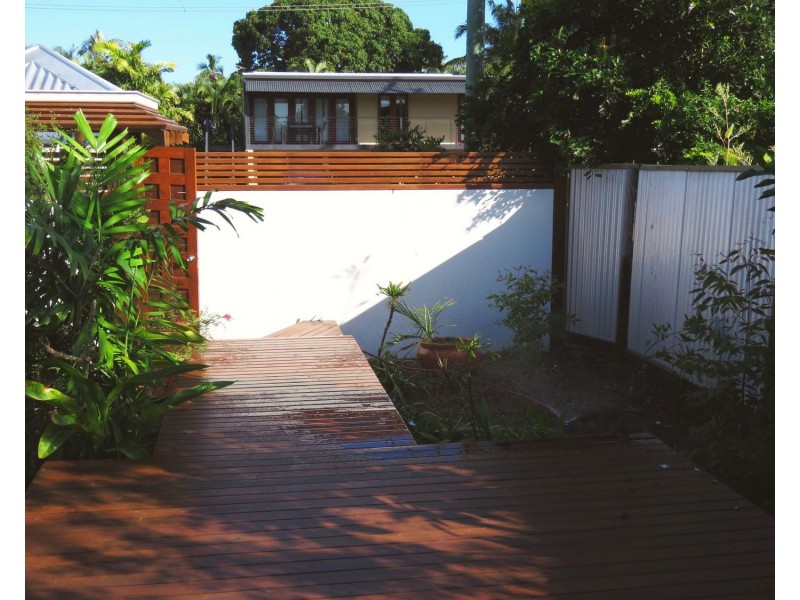 16 Hayes Street, North Ward QLD 4810