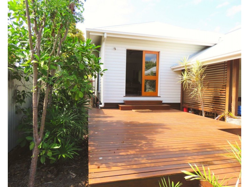 16 Hayes Street, North Ward QLD 4810