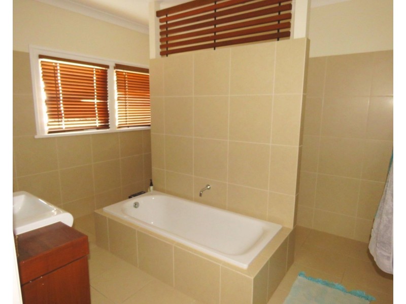 16 Hayes Street, North Ward QLD 4810