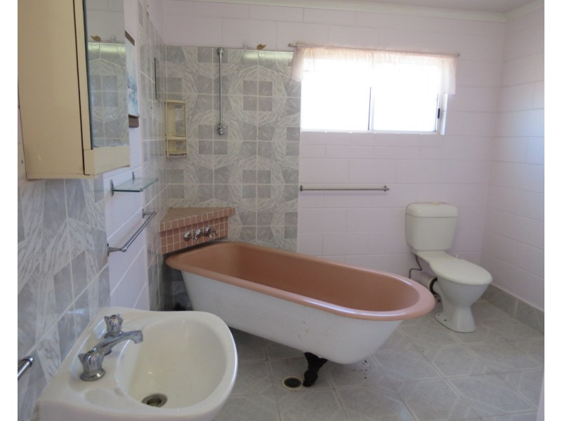 25 Thomas Street, Bowen QLD 4805