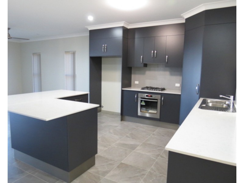 110 – 112 Ocean View Drive, Bowen QLD 4805