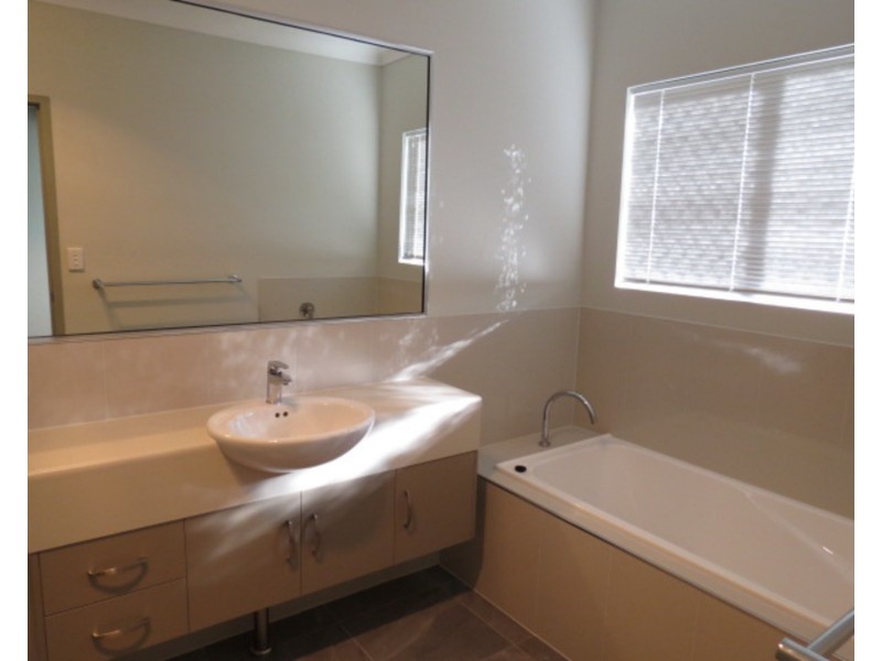 110 – 112 Ocean View Drive, Bowen QLD 4805
