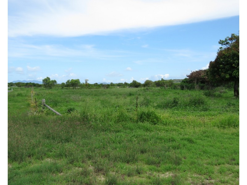 216 Queens Road, Bowen QLD 4805