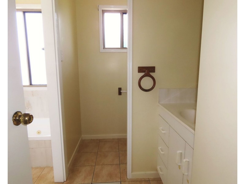 43 Whyte Avenue, Bowen QLD 4805