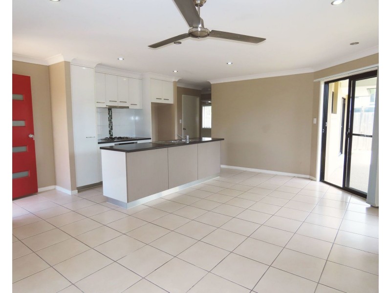 4/10 Gordon Street, Bowen QLD 4805