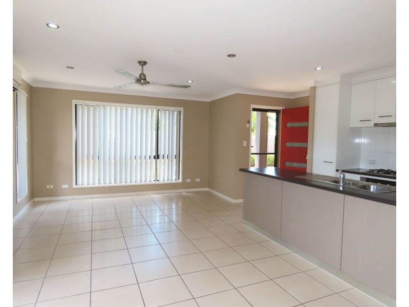 4/10 Gordon Street, Bowen QLD 4805