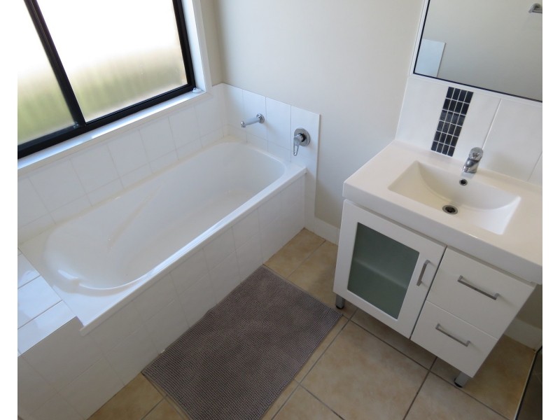 9 Banks Drive, Bowen QLD 4805