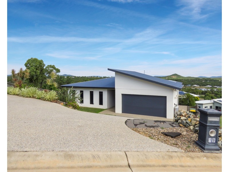 19 Harbourview Terrace, Bowen QLD 4805