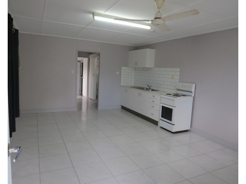 2/6 Webster Street, Bowen QLD 4805