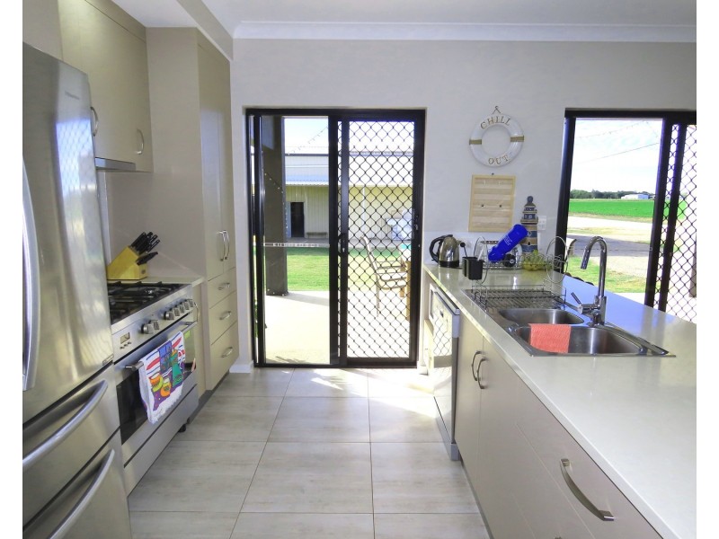 11 Sandy Lane, Bowen QLD 4805