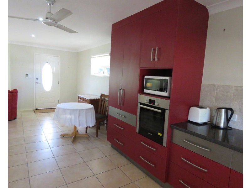 2/7 Leichhardt Street, Bowen QLD 4805