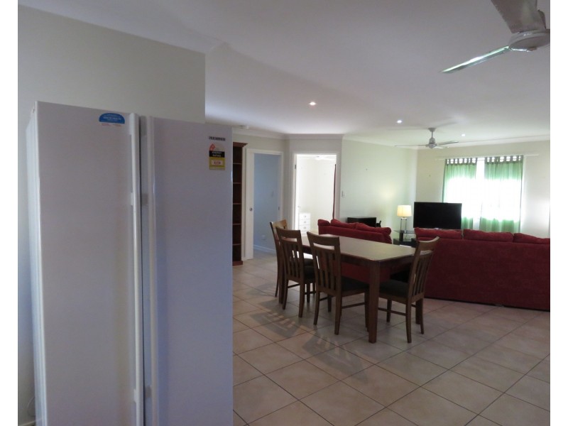 2/7 Leichhardt Street, Bowen QLD 4805