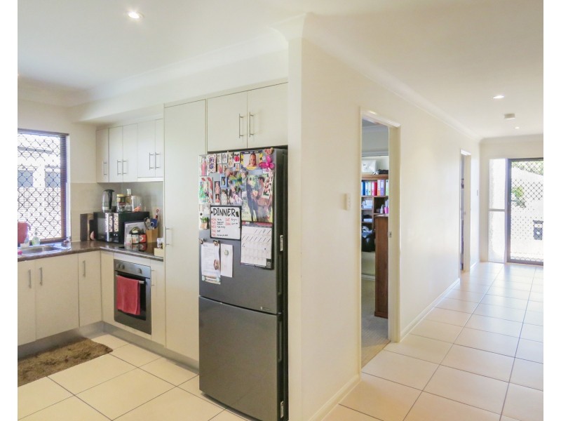 2/23 Tea Tree Close, Bowen QLD 4805