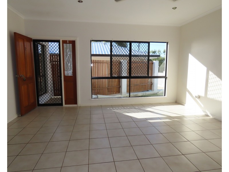 2/13 Queens Road, Bowen QLD 4805