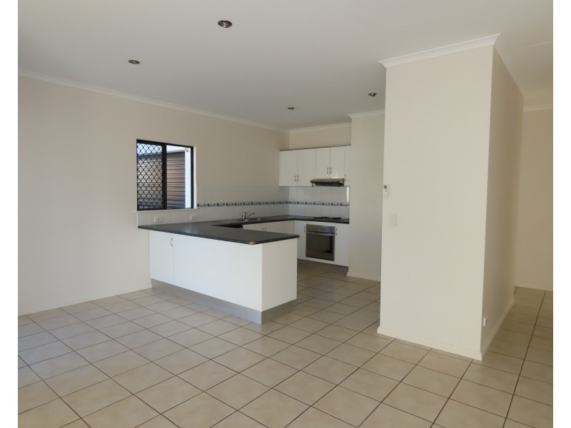 2/13 Queens Road, Bowen QLD 4805