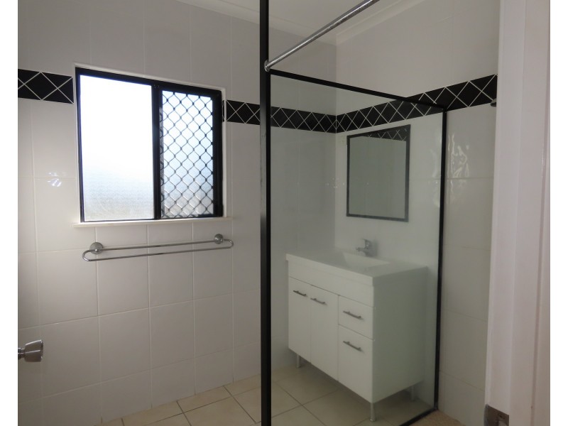 2/13 Queens Road, Bowen QLD 4805