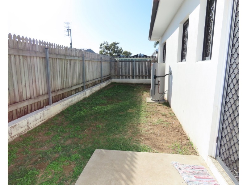 2/13 Queens Road, Bowen QLD 4805