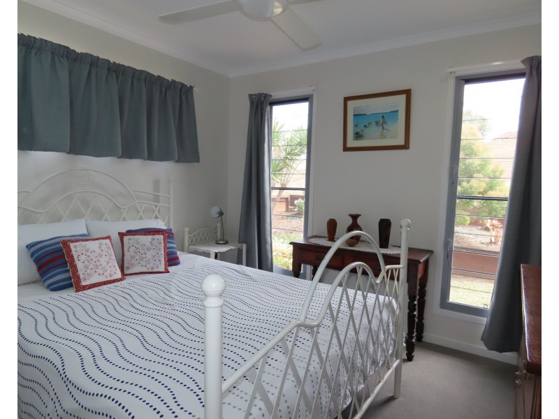 12 Grandview Terrace, Bowen QLD 4805