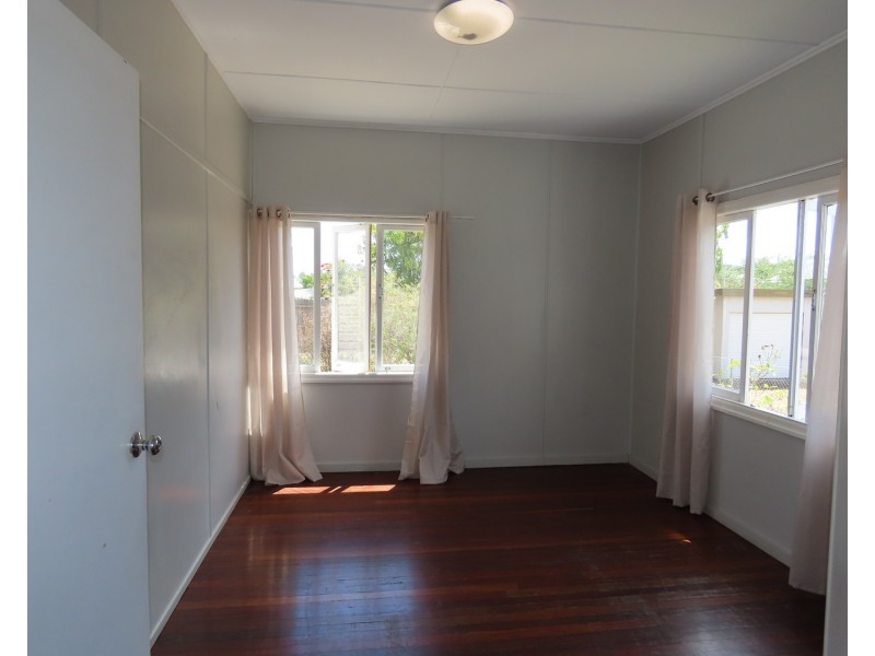 12 Korah Street, Bowen QLD 4805