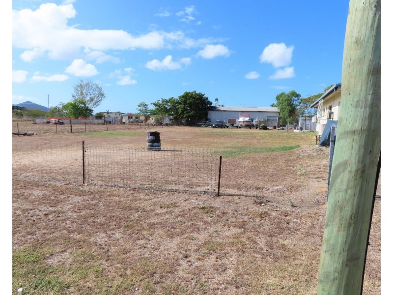 52 Jackson Street, Bowen QLD 4805