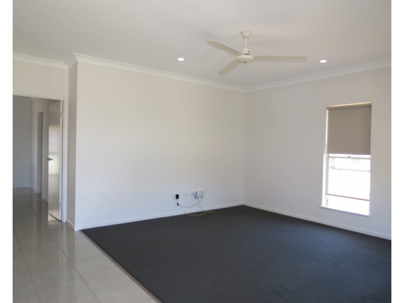 33 Seabreeze Crescent, Bowen QLD 4805