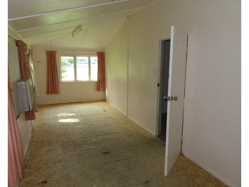 14 Livingstone Street, Bowen QLD 4805