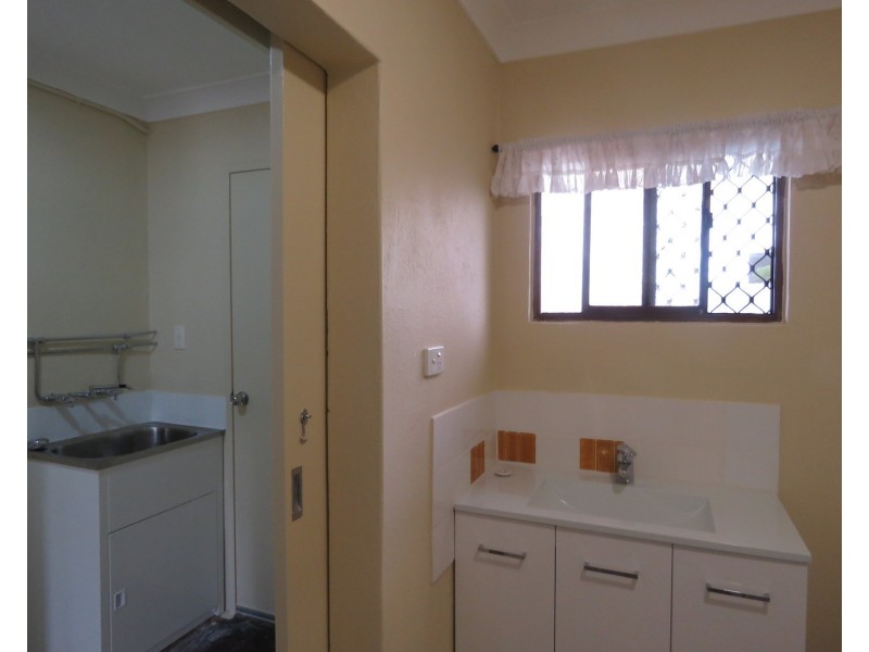 1/20 Marshall Street, Bowen QLD 4805