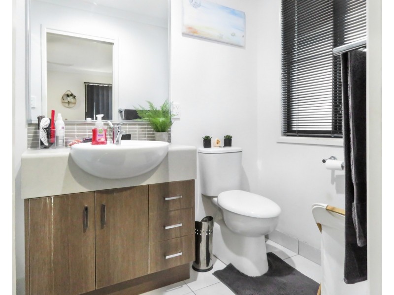 36 Crofton Street, Bowen QLD 4805