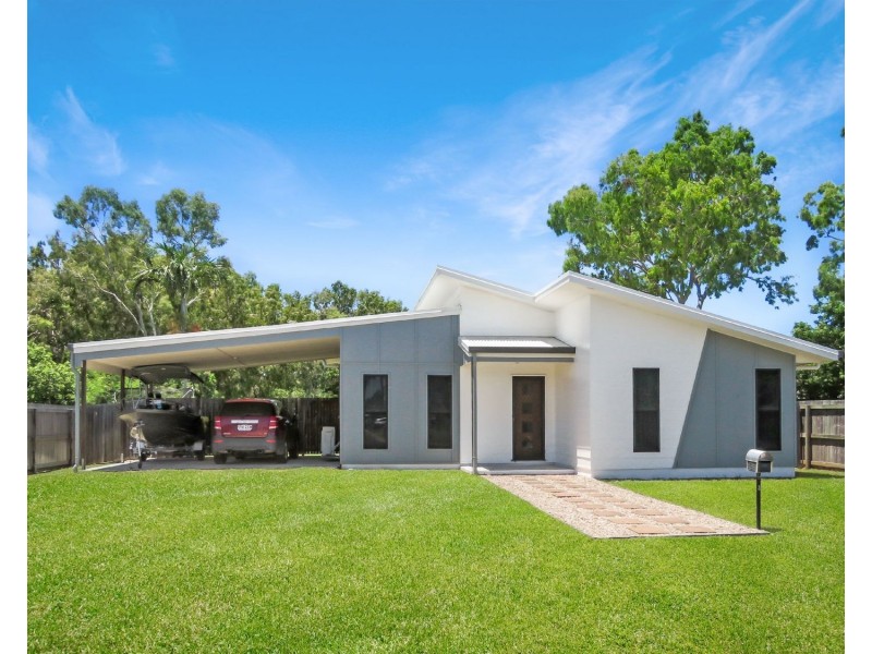 36 Crofton Street, Bowen QLD 4805