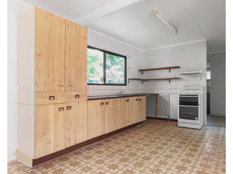 32  Creek Street, Bowen QLD 4805