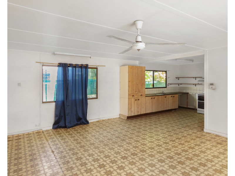 32  Creek Street, Bowen QLD 4805