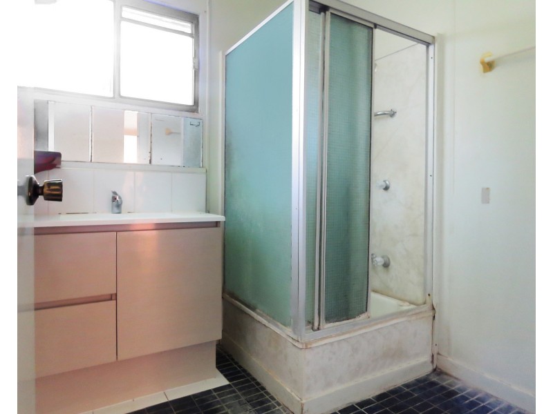 32  Creek Street, Bowen QLD 4805