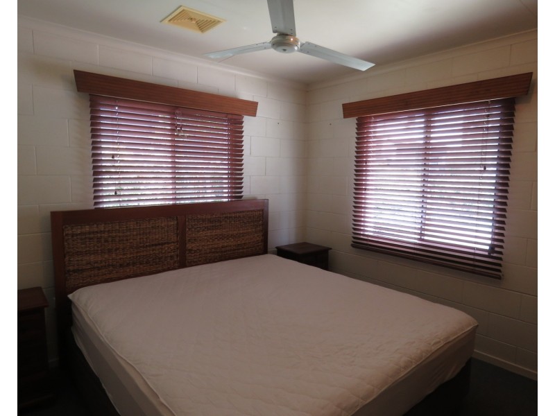 1/10 Verna Street, Bowen QLD 4805