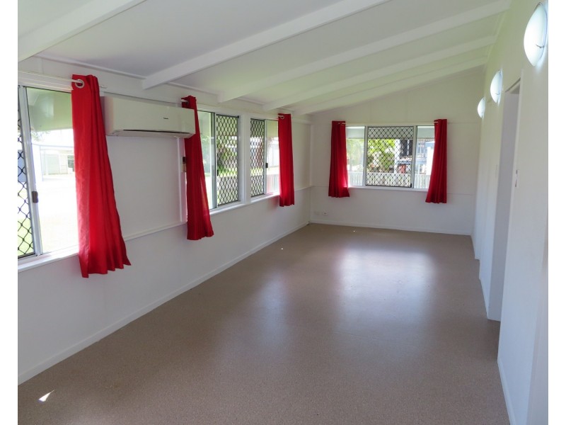 55 Whyte Avenue, Bowen QLD 4805