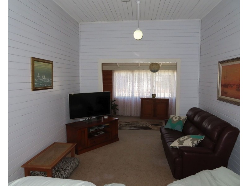 72 Poole Street, Bowen QLD 4805