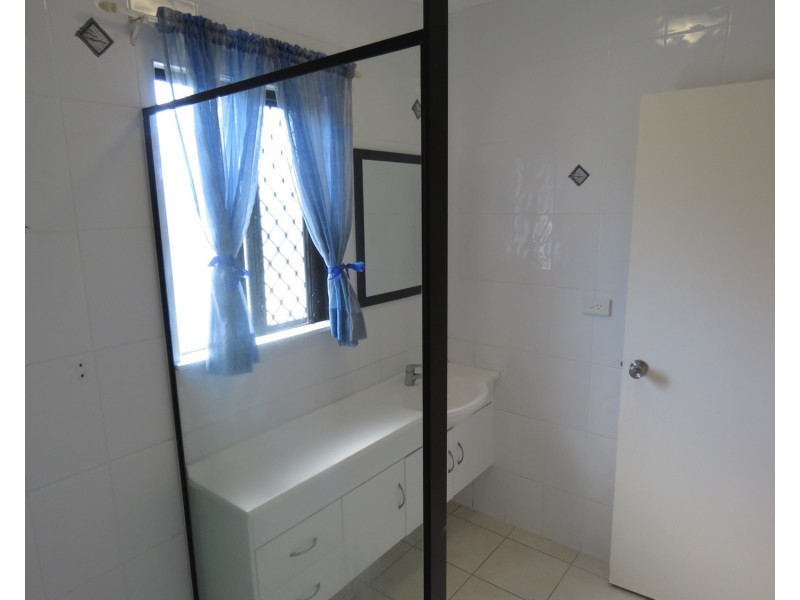 4/13 Queens Road, Bowen QLD 4805