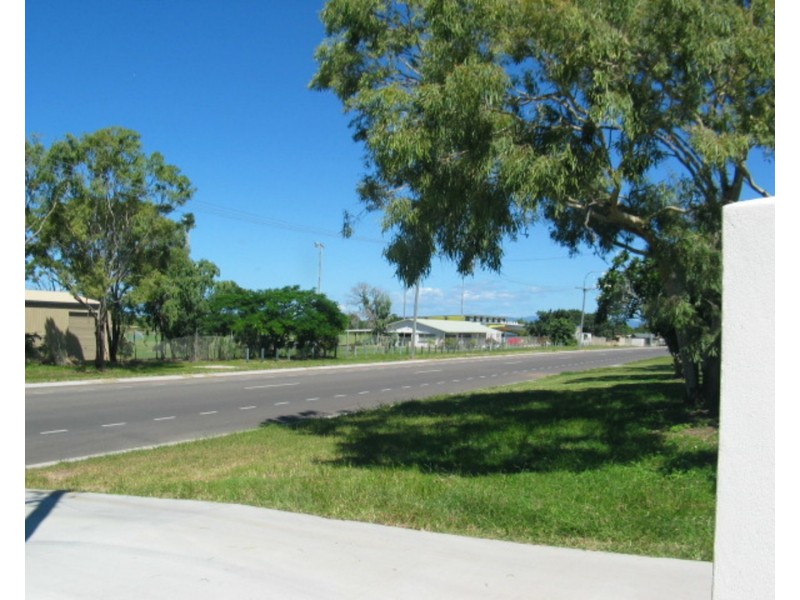 4/13 Queens Road, Bowen QLD 4805