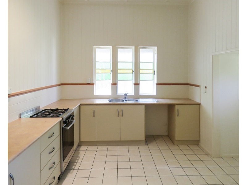 31 Thomas Street, Bowen QLD 4805