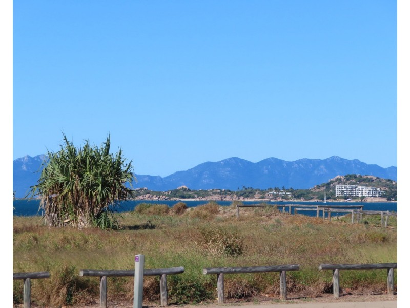 67 Queens Beach Esplanade, Bowen QLD 4805