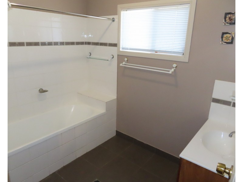 1 Craigie Court, Bowen QLD 4805