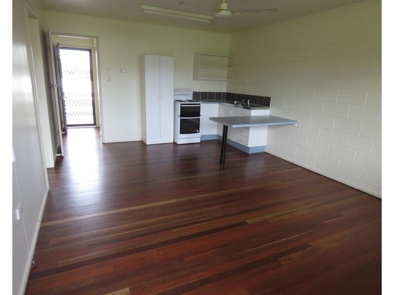 1/12 Verna Street, Bowen QLD 4805