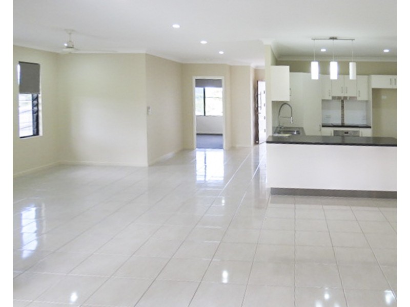 8 Seacove Crescent, Bowen QLD 4805