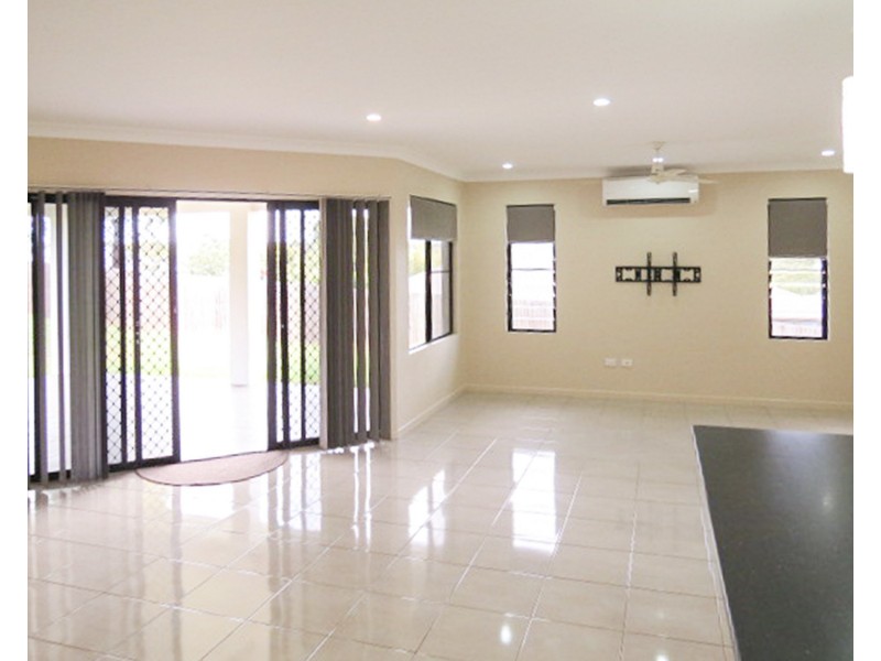 8 Seacove Crescent, Bowen QLD 4805