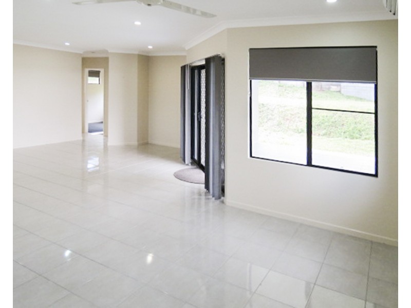 8 Seacove Crescent, Bowen QLD 4805