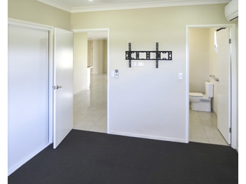 8 Seacove Crescent, Bowen QLD 4805