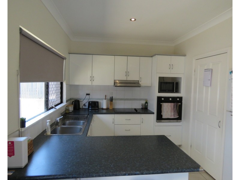 1/13 Queens Road, Bowen QLD 4805