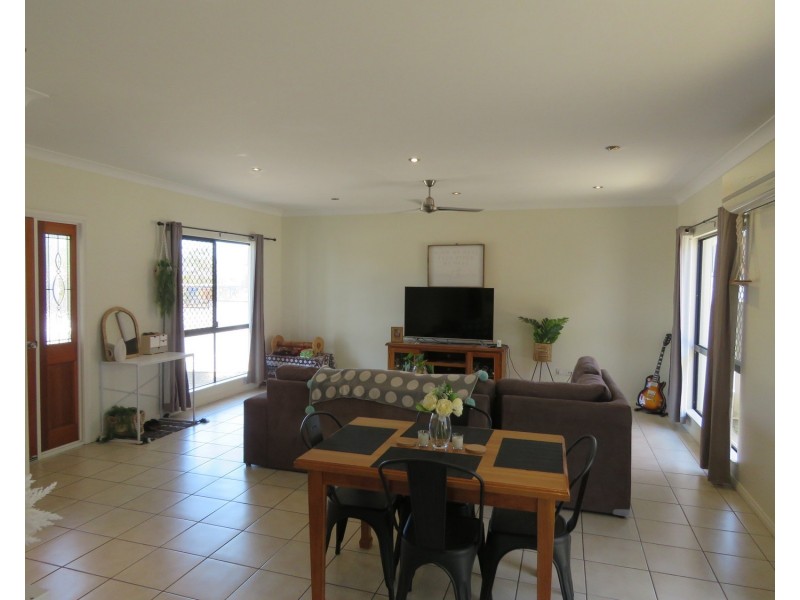 1/13 Queens Road, Bowen QLD 4805