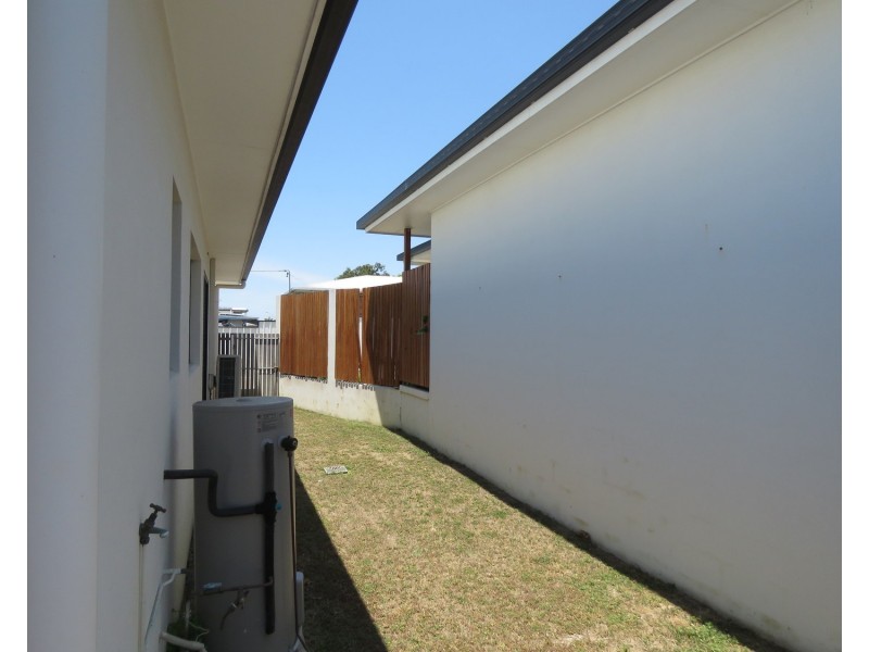 1/13 Queens Road, Bowen QLD 4805